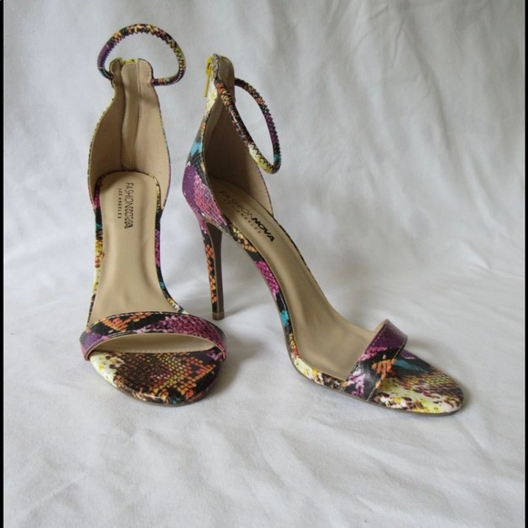 Sandals - Picture 2 of 3